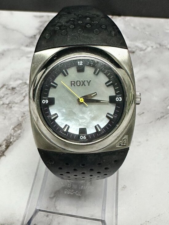 Roxy Winki Womens Watch Silver Tone Mother of Pearl Dial Silicone Band Works main image 9